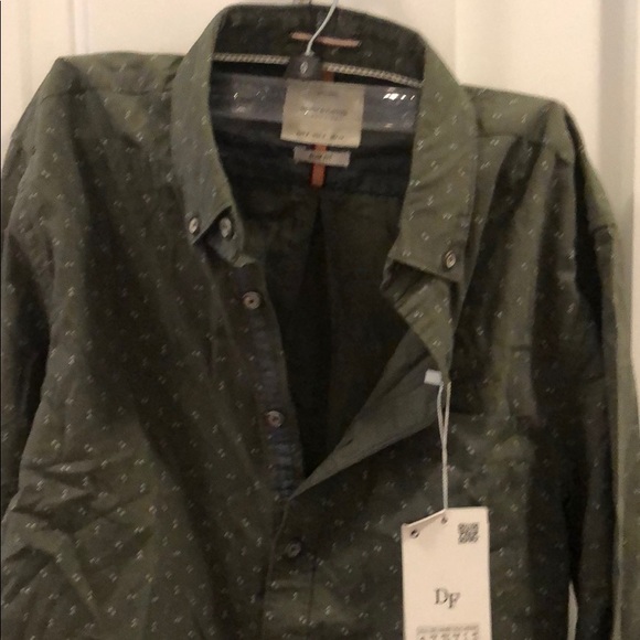 Button down - Picture 3 of 4